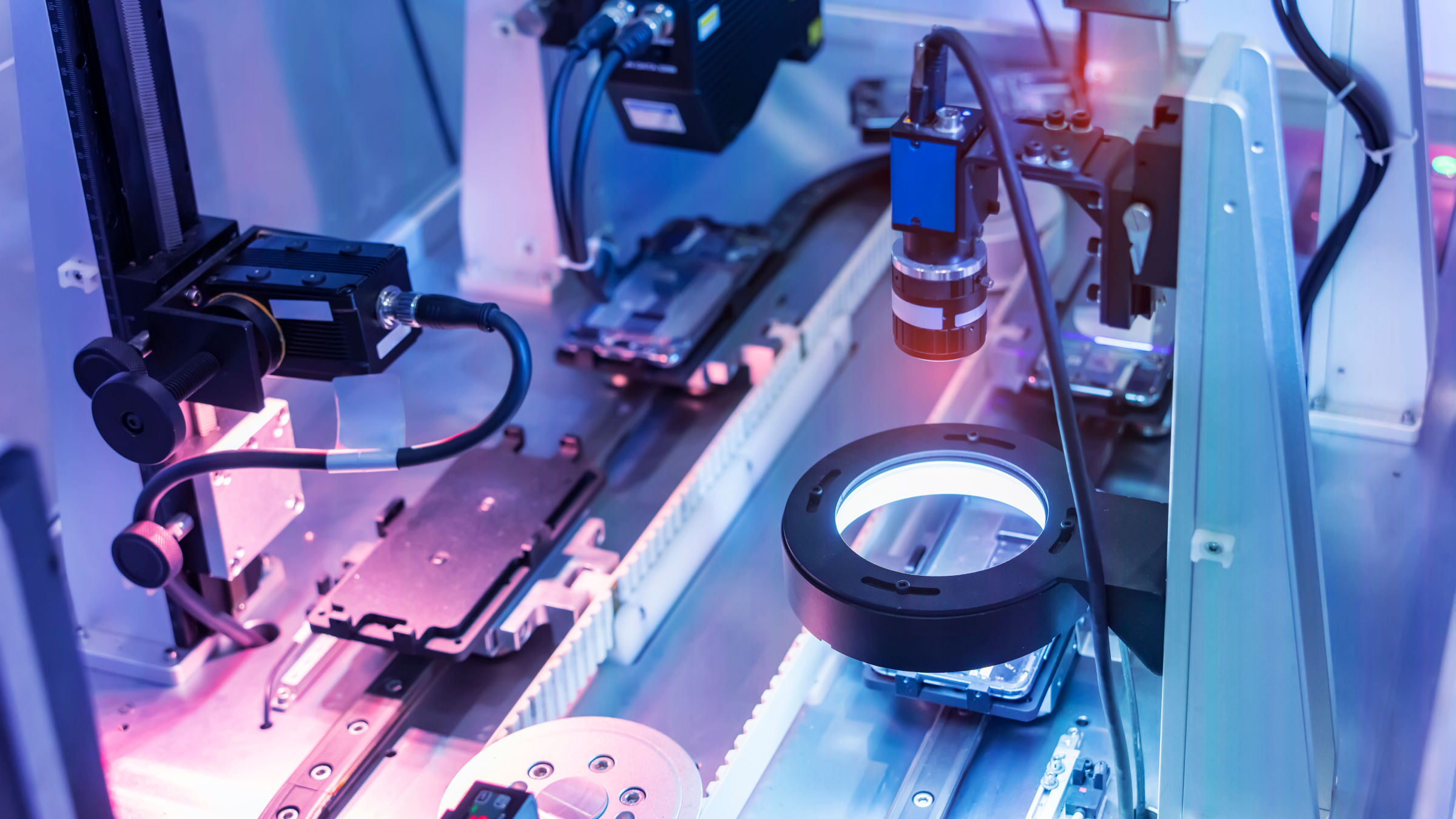 Automated-Optical-Inspection-Machine-Versus-Traditional-Manual-Inspection